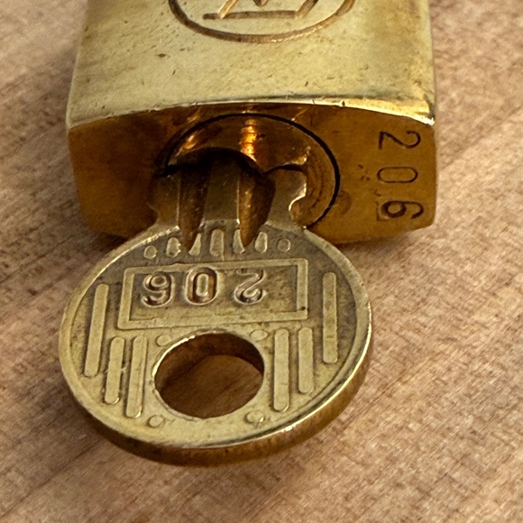 Louis Vuitton Lock and Key #206 - Picture 7 of 8